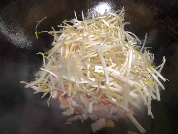 白芹炒肉絲的做法-家常味炒菜譜