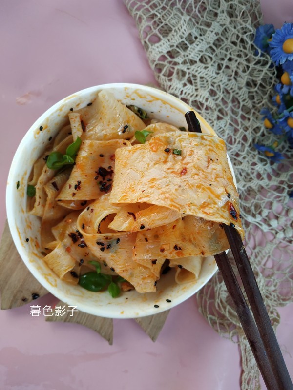 香辣紅油面皮的做法-香辣味煮菜譜-易網健康養生網 香辣紅油面皮的做法-香辣味煮菜譜