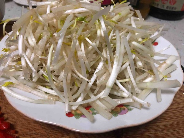 白芹炒肉絲的做法-家常味炒菜譜