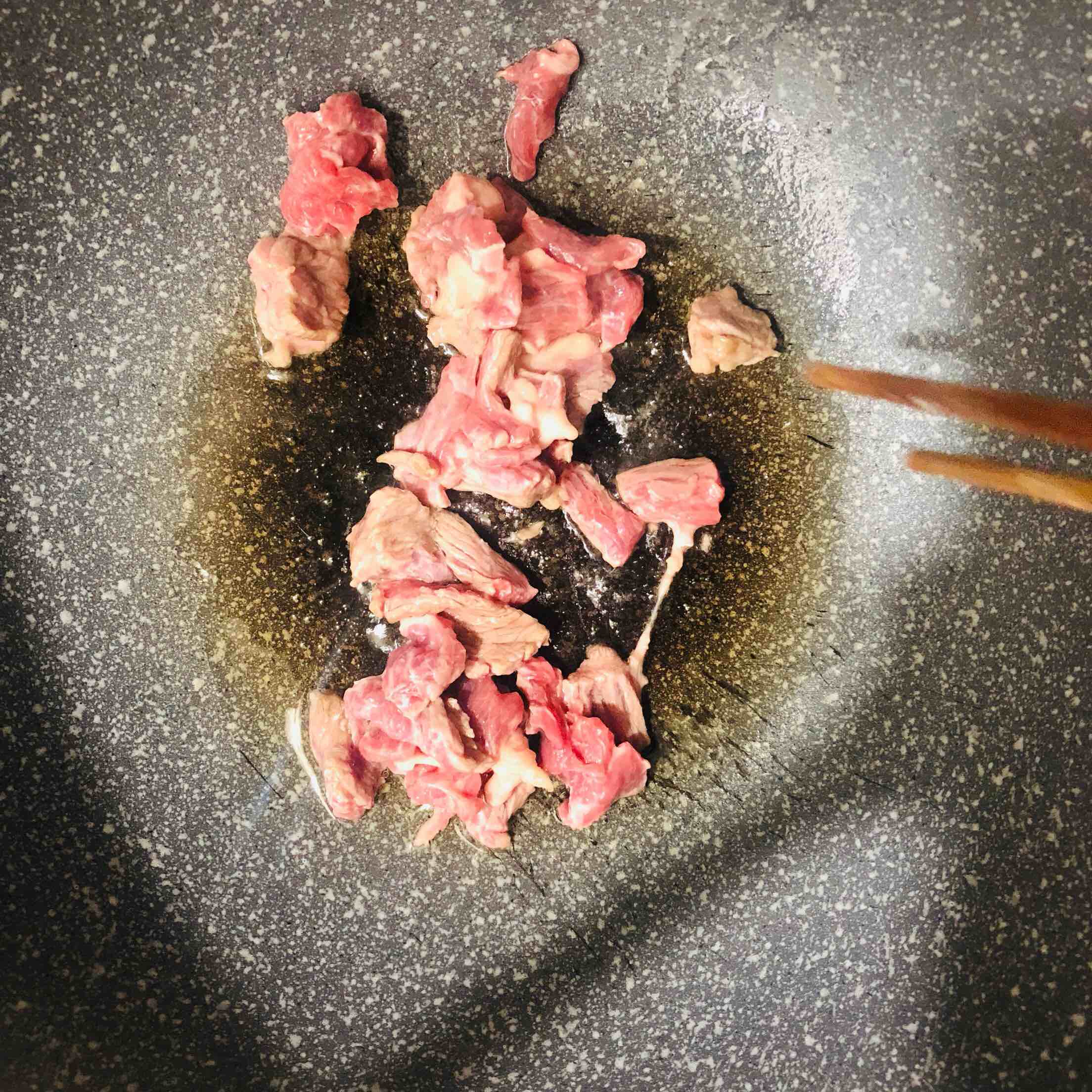 時(shí)蔬炒牛肉的做法-醬香味炒菜譜