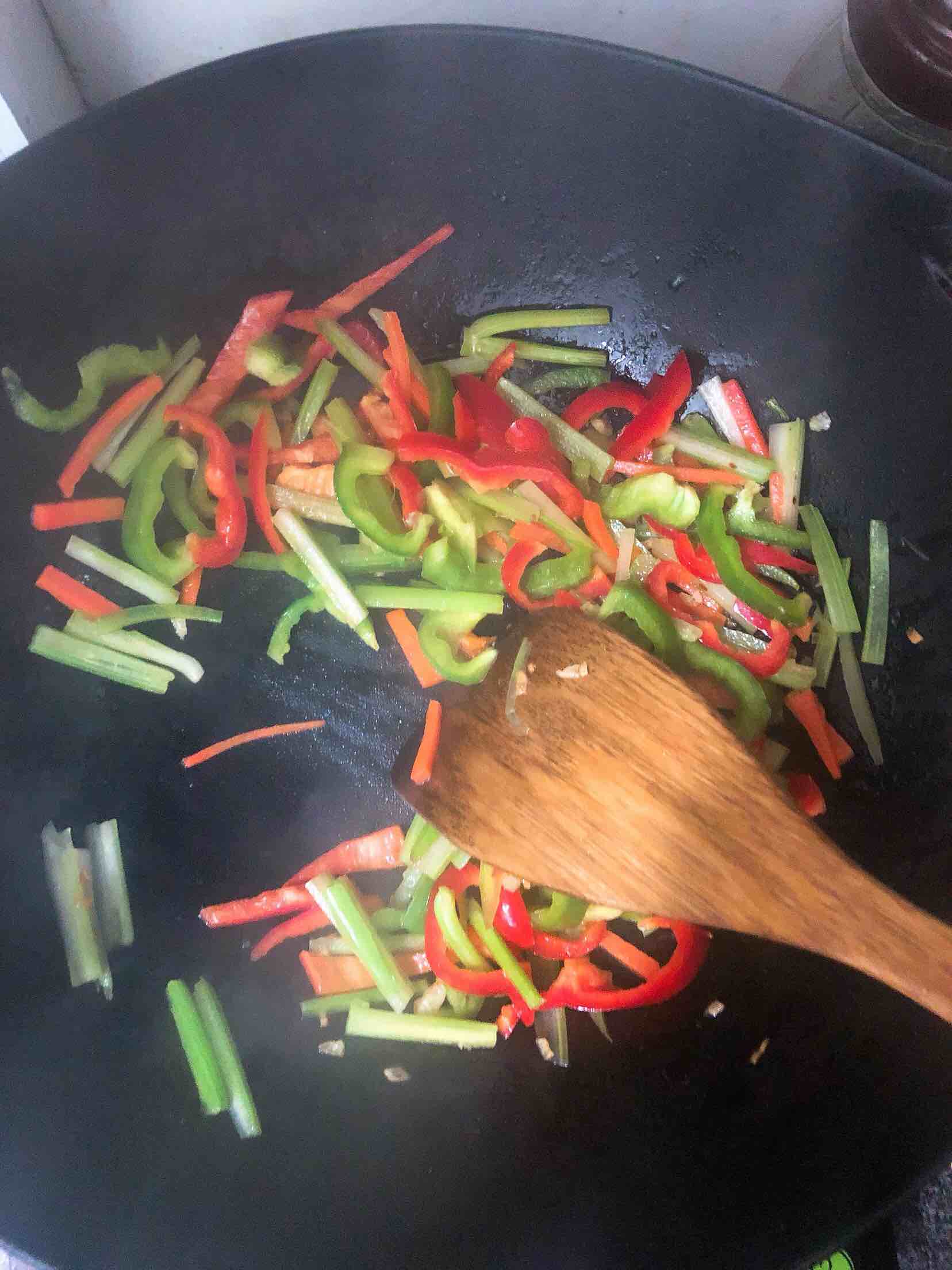 時(shí)蔬炒牛肉的做法-醬香味炒菜譜