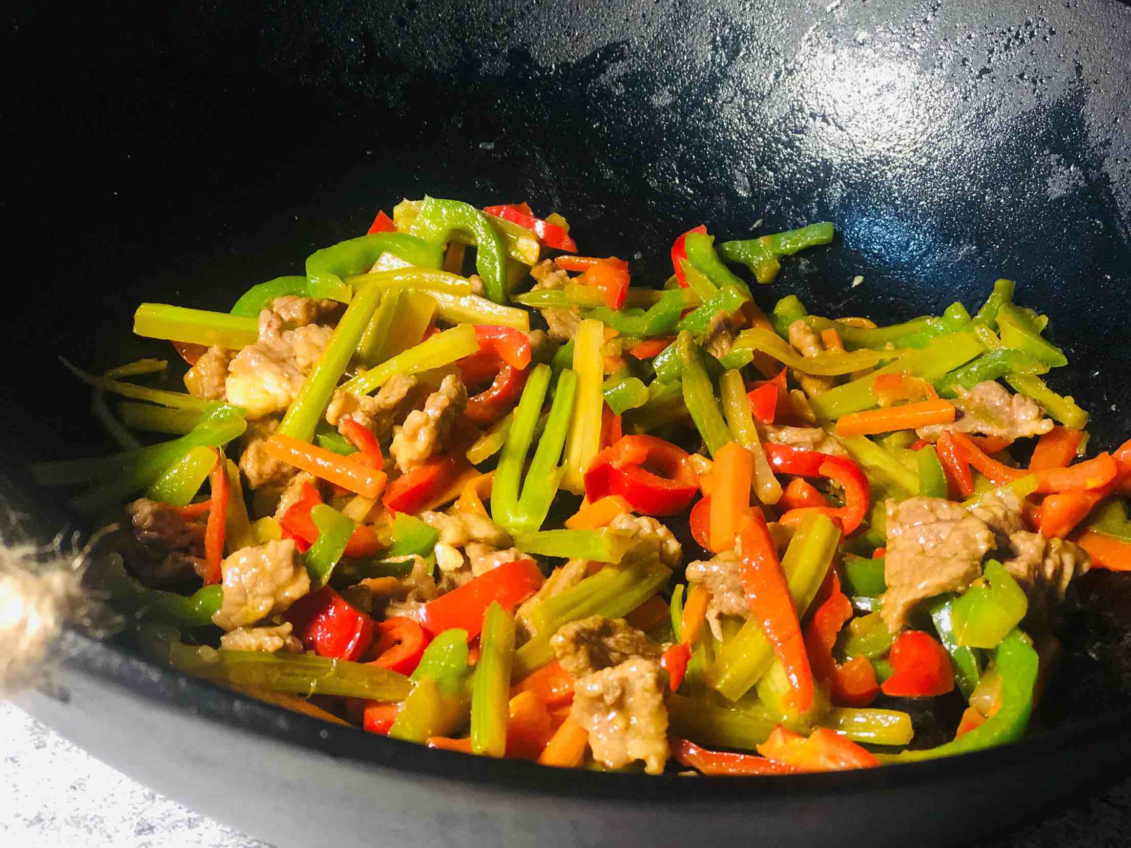 時(shí)蔬炒牛肉的做法-醬香味炒菜譜