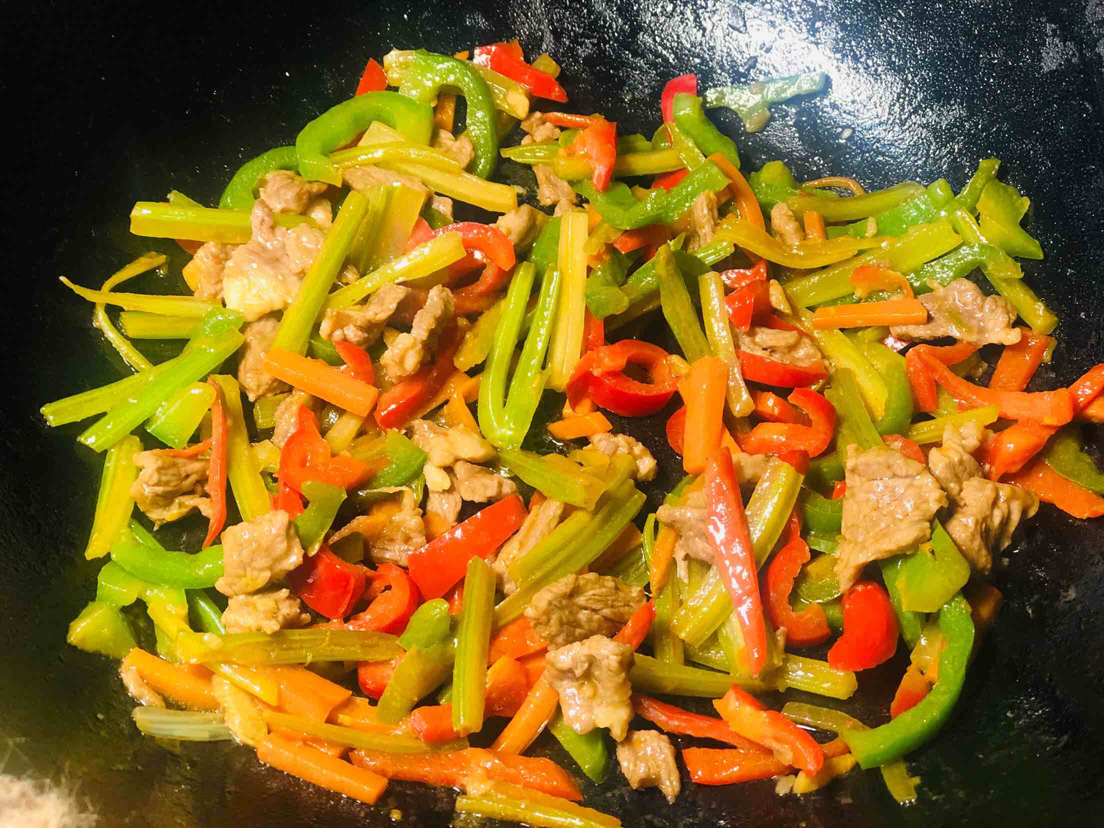 時(shí)蔬炒牛肉的做法-醬香味炒菜譜