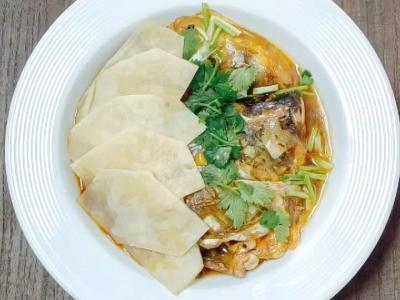 魚(yú)頭泡餅的做法-家常味燉菜譜