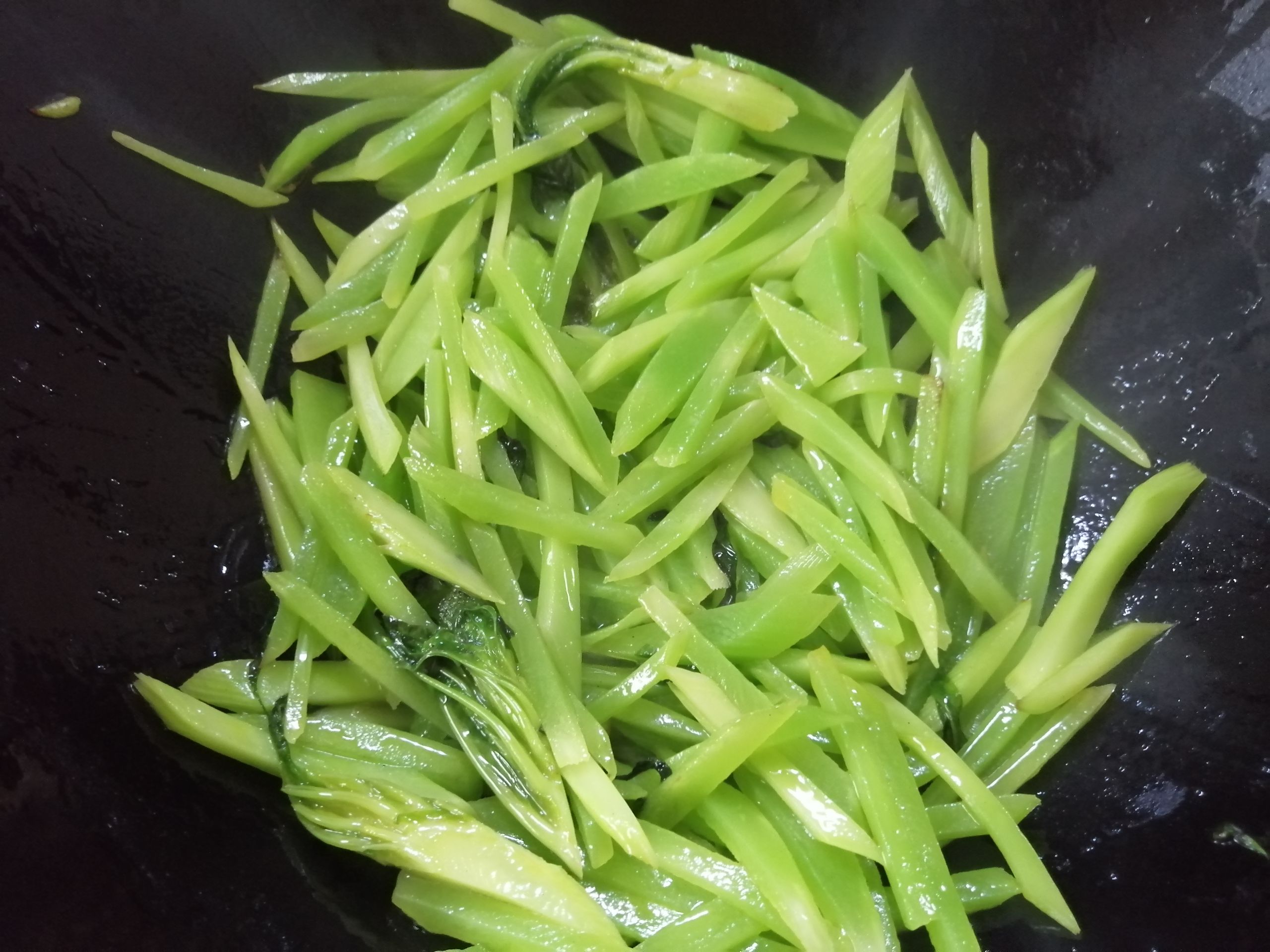 萵苣炒韭菜的做法-家常味炒菜譜