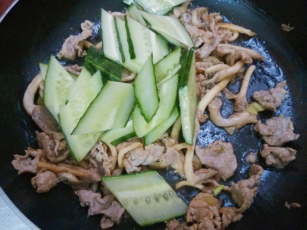 平菇炒肉片的做法-家常味炒菜譜-易網(wǎng)健康養(yǎng)生網(wǎng) 平菇炒肉片的做法-家常味炒菜譜