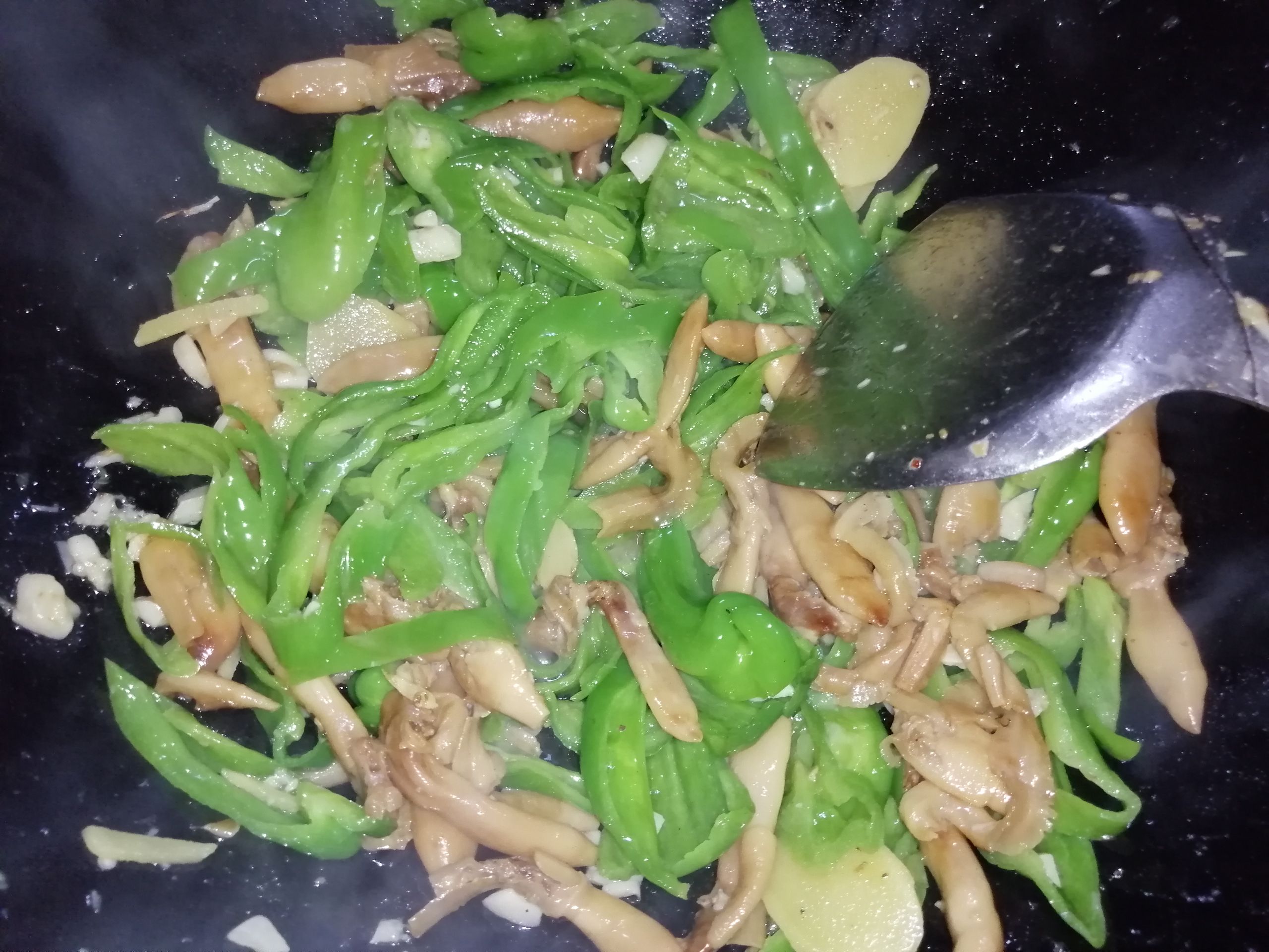 青椒爆炒蜆子干的做法-咸鮮味炒菜譜