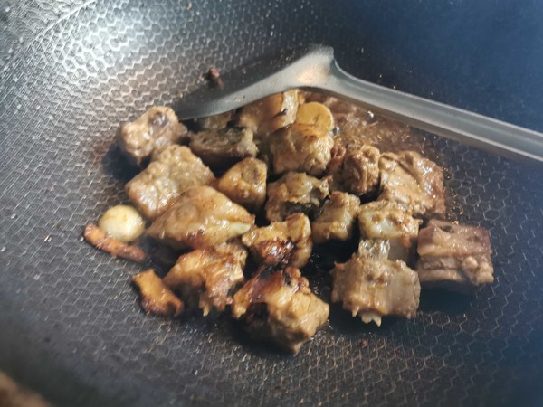 土豆燒排骨的做法-家常味燒菜譜-易網健康養生網 土豆燒排骨的做法-家常味燒菜譜