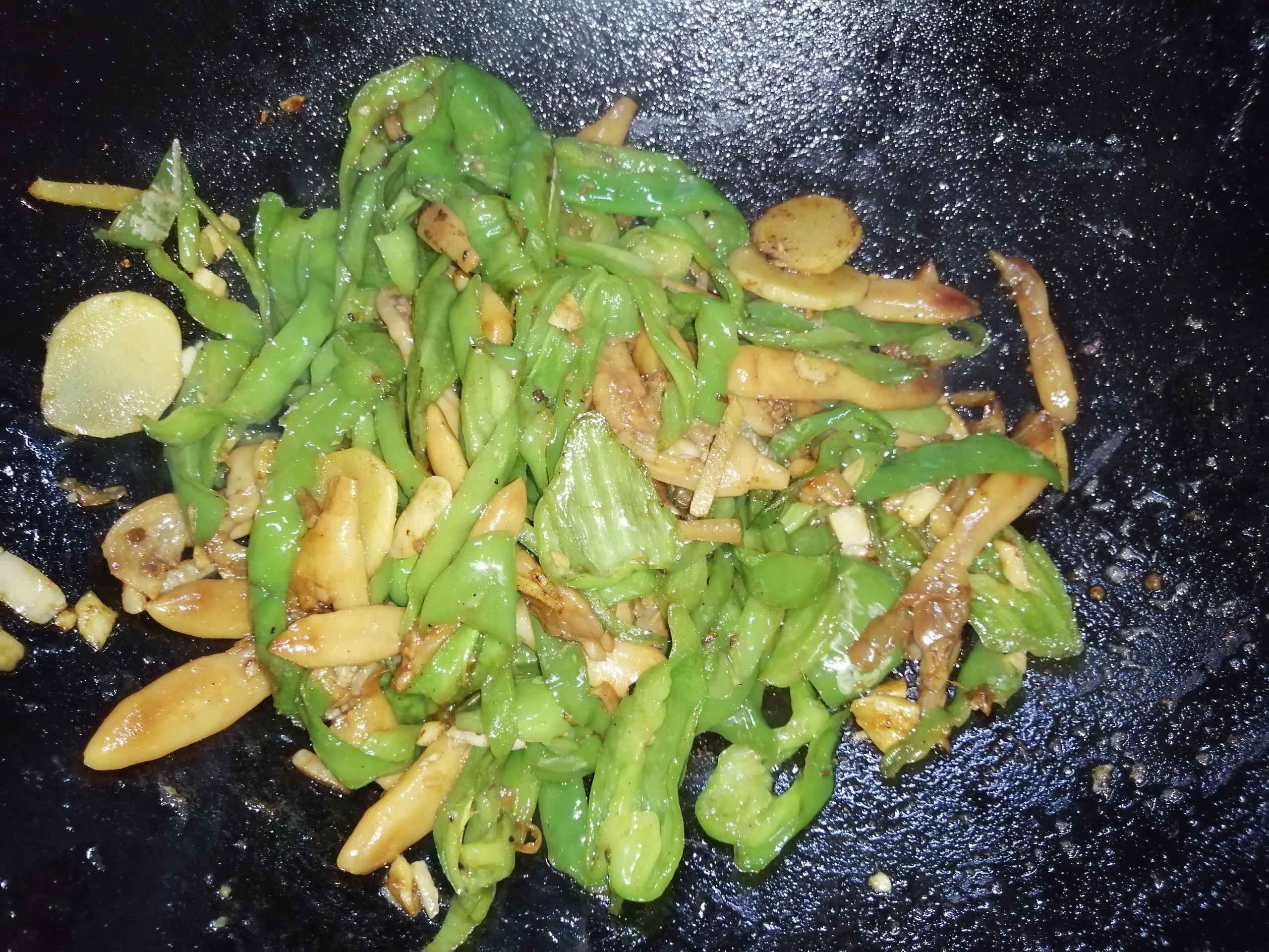 青椒爆炒蜆子干的做法-咸鮮味炒菜譜