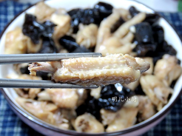 雞肉炒木耳的做法-家常味炒菜譜-易網健康養生網 雞肉炒木耳的做法-家常味炒菜譜