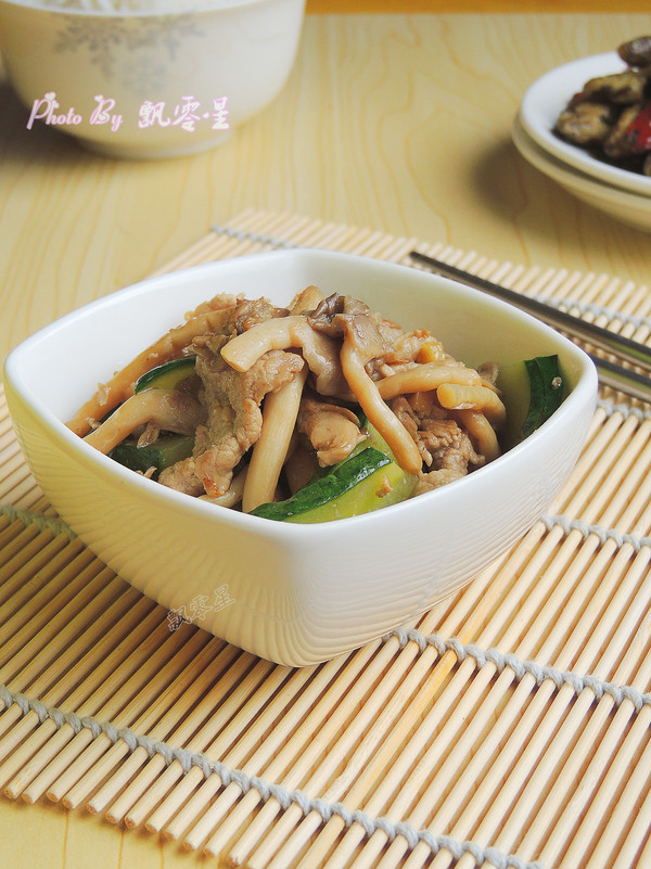 平菇炒肉片的做法-家常味炒菜譜-易網(wǎng)健康養(yǎng)生網(wǎng) 平菇炒肉片的做法-家常味炒菜譜