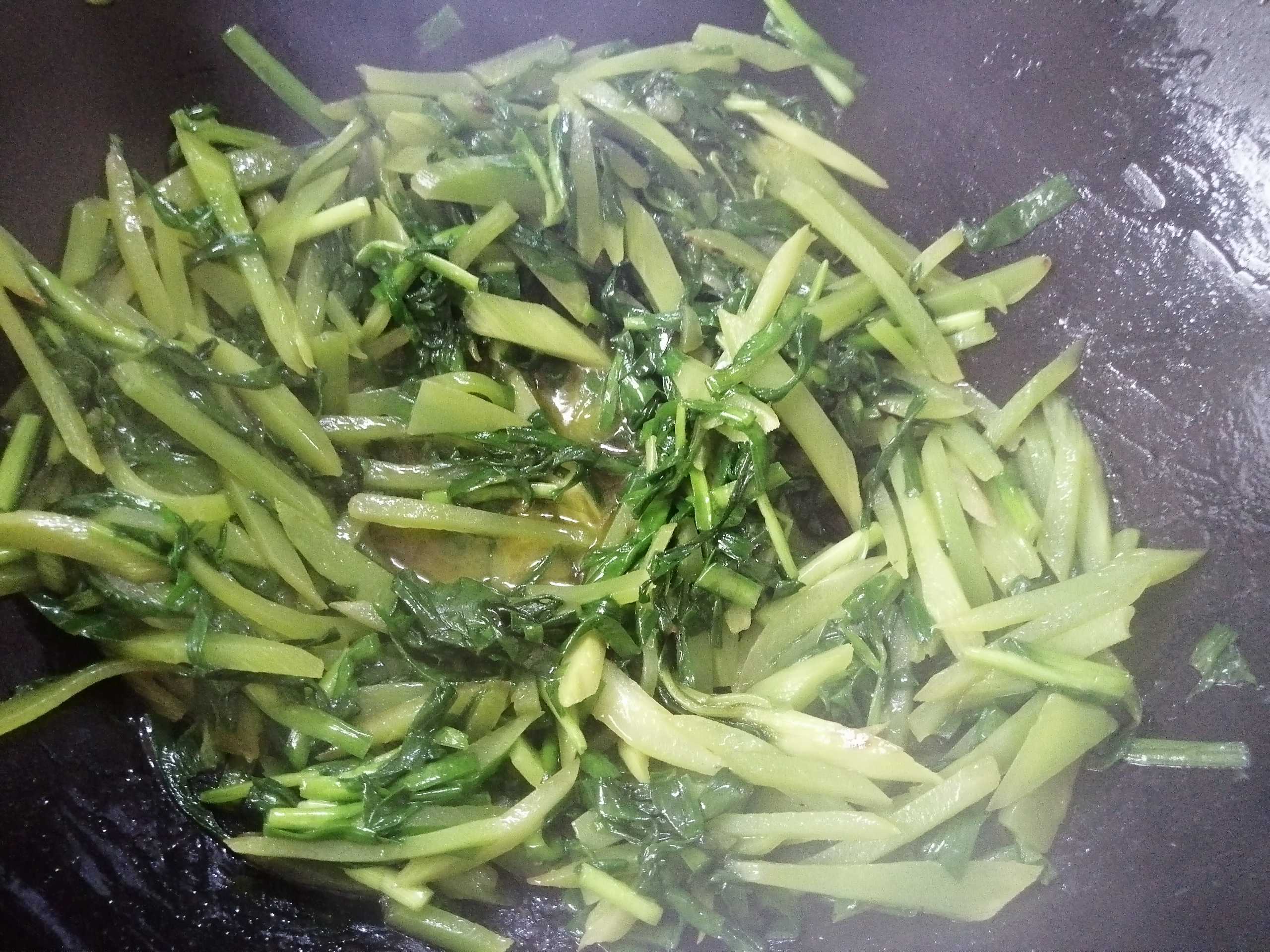 萵苣炒韭菜的做法-家常味炒菜譜