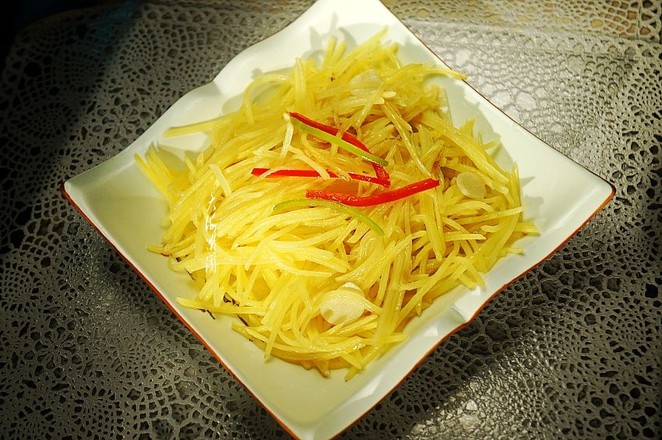 爆炒土豆絲的做法-家常味炒菜譜-易網(wǎng)健康養(yǎng)生網(wǎng) 爆炒土豆絲的做法-家常味炒菜譜