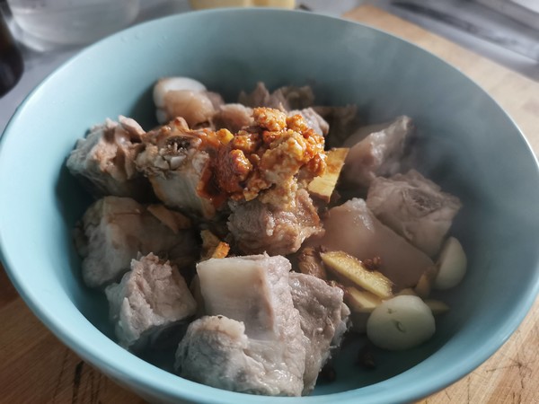 土豆燒排骨的做法-家常味燒菜譜-易網健康養生網 土豆燒排骨的做法-家常味燒菜譜