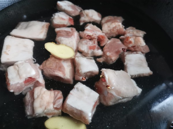 土豆燒排骨的做法-家常味燒菜譜-易網健康養生網 土豆燒排骨的做法-家常味燒菜譜