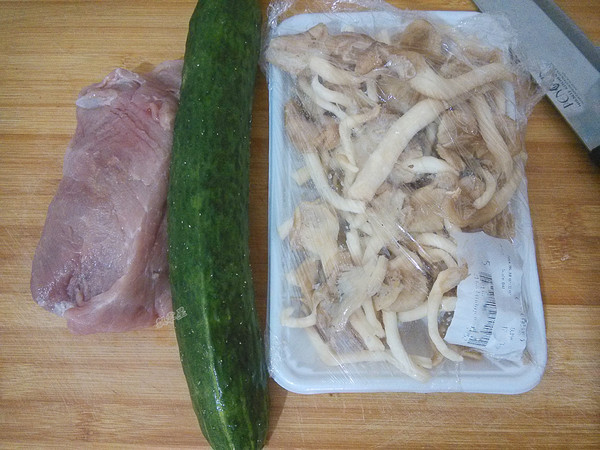 平菇炒肉片的做法-家常味炒菜譜-易網(wǎng)<a href=http://www.aoa7937.com/ target=_blank class=infotextkey>健康養(yǎng)生</a>網(wǎng) 平菇炒肉片的做法-家常味炒菜譜
