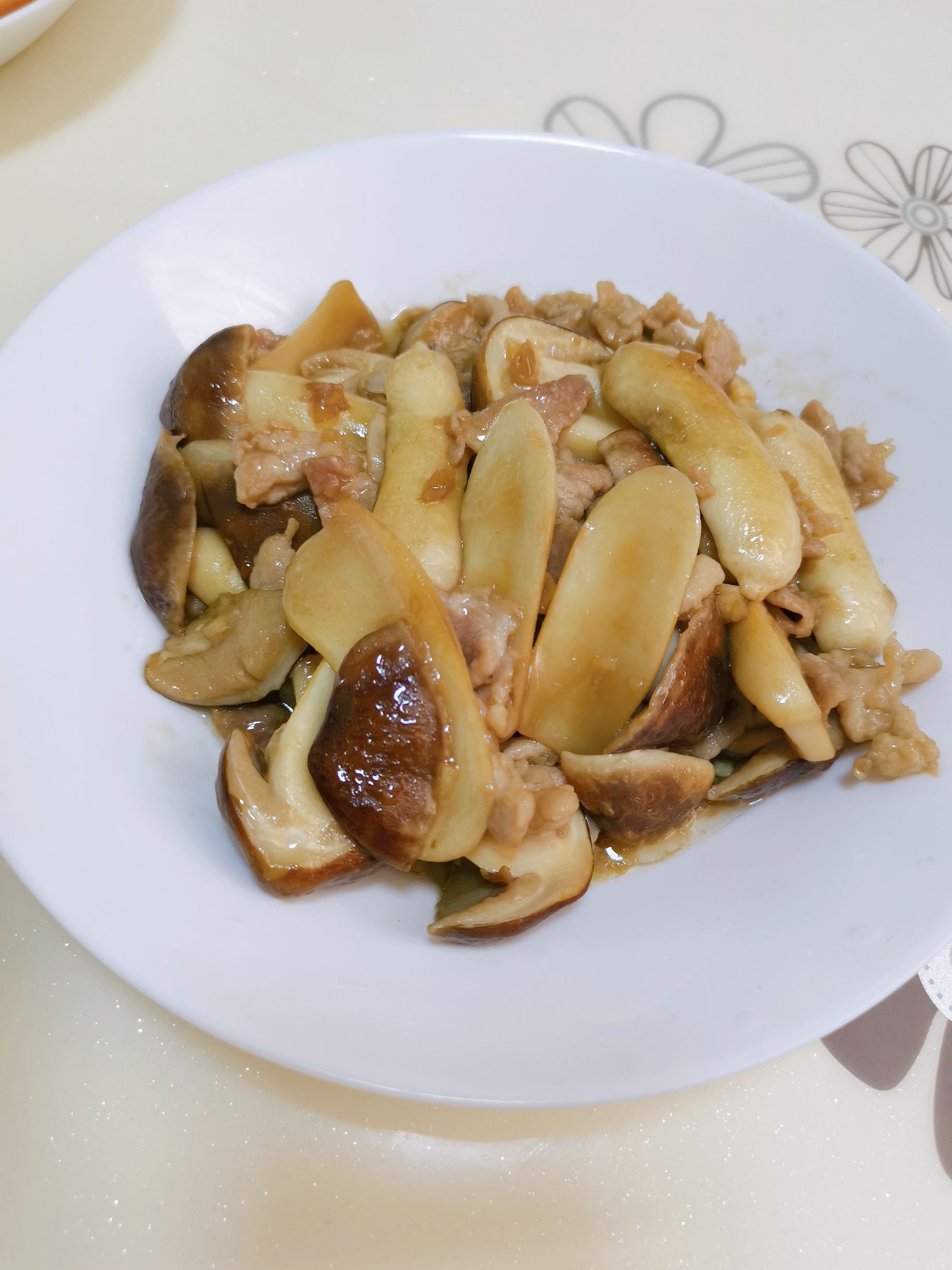 姬松茸炒肉的做法-家常味炒菜譜-易網(wǎng)健康養(yǎng)生網(wǎng) 姬松茸炒肉的做法-家常味炒菜譜