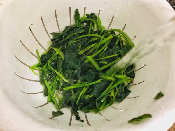 菠菜拌蛋絲的做法-家常味炒菜譜-易網健康養生網 菠菜拌蛋絲的做法-家常味炒菜譜