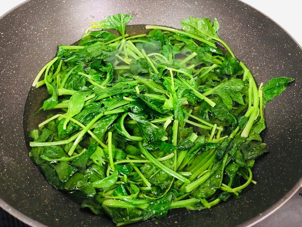 菠菜拌蛋絲的做法-家常味炒菜譜-易網健康養生網 菠菜拌蛋絲的做法-家常味炒菜譜