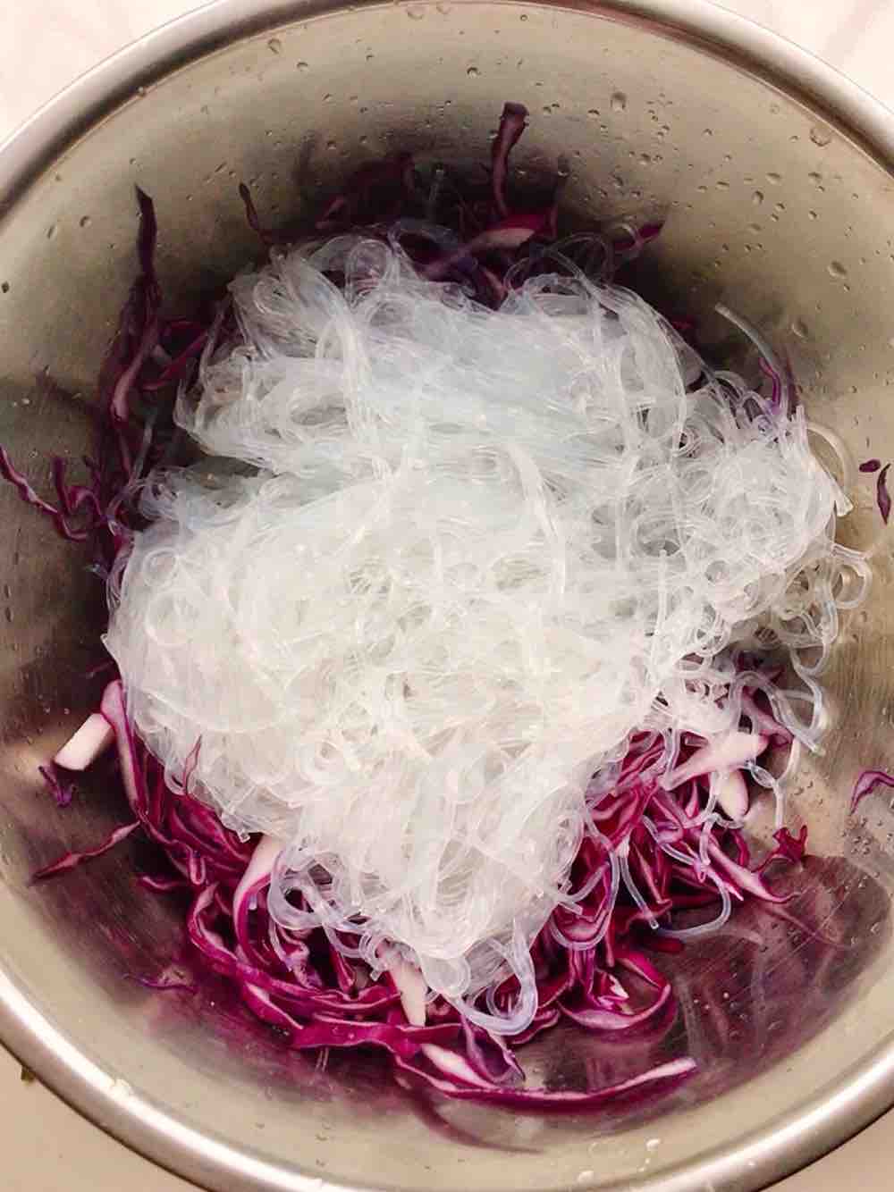 紫甘藍拌粉絲的做法-家常味拌菜譜