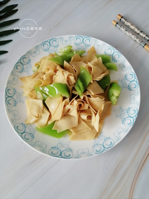 尖椒炒豆腐皮的做法-家常味炒菜譜-易網健康養生網 尖椒炒豆腐皮的做法-家常味炒菜譜