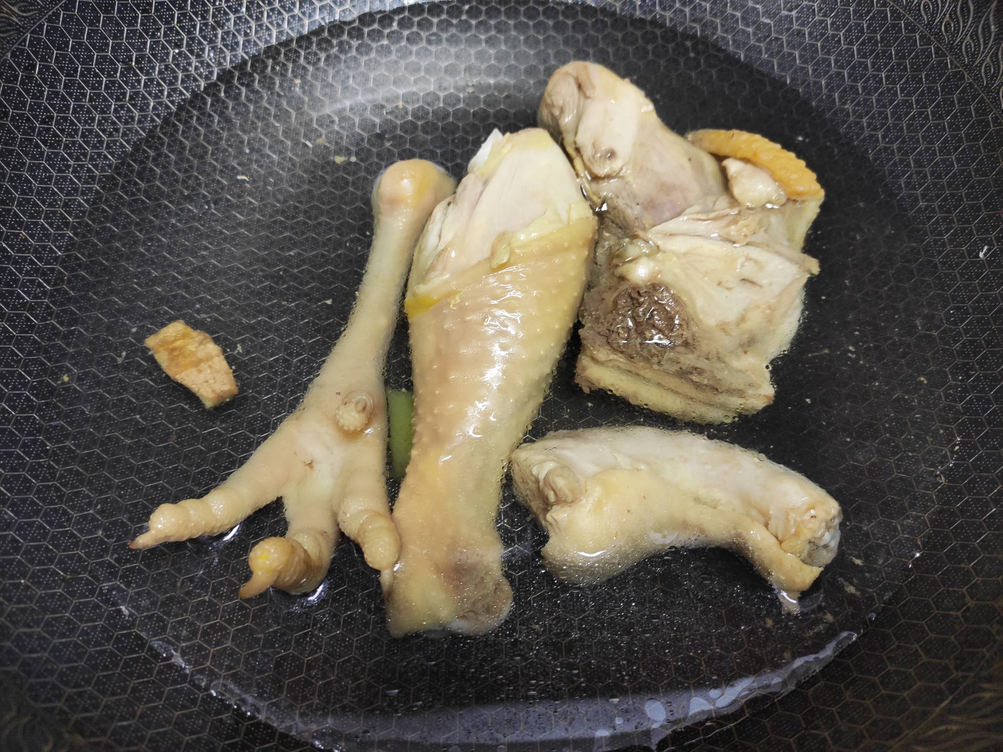 滋補菌菇雞湯，營養又美味！的做法-家常味燉菜譜