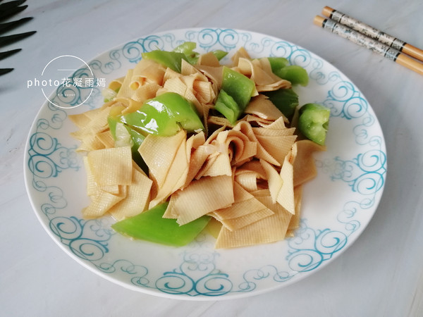 尖椒炒豆腐皮的做法-家常味炒菜譜-易網健康養生網 尖椒炒豆腐皮的做法-家常味炒菜譜