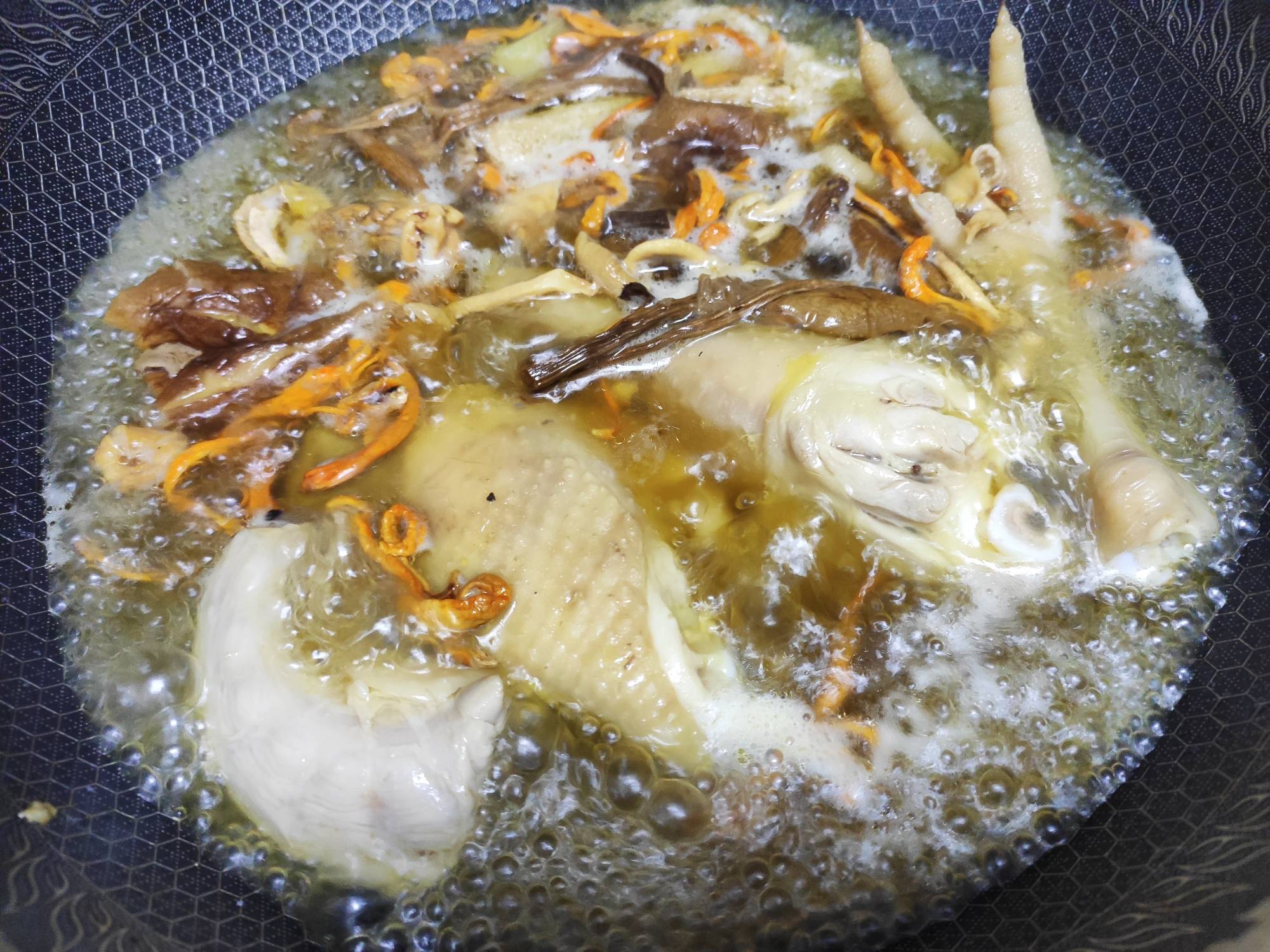 滋補菌菇雞湯，營養又美味！的做法-家常味燉菜譜