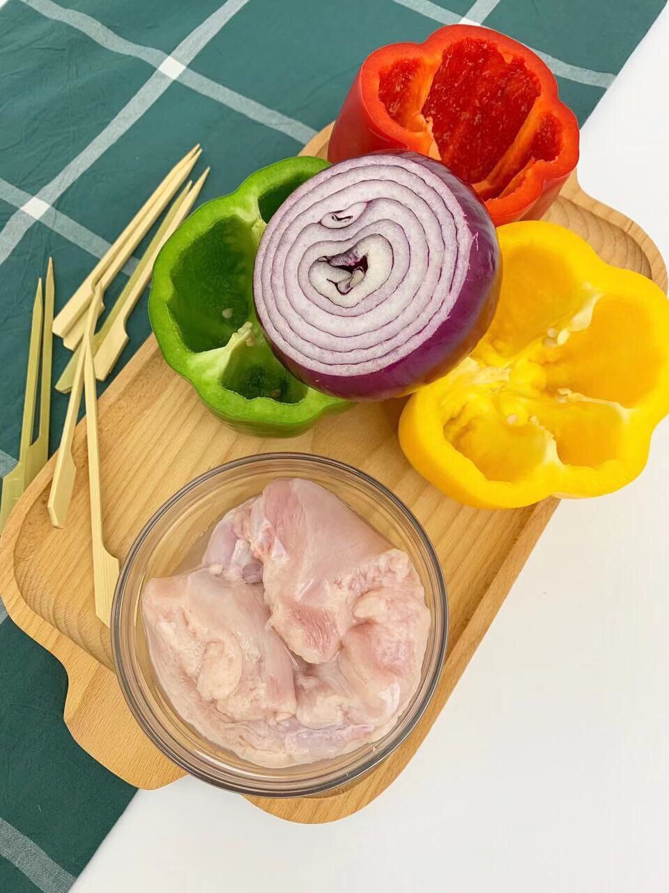 寶寶輔食  圣誕彩椒雞肉串的做法-家常味烤菜譜