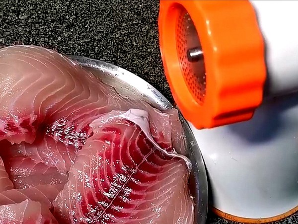草魚餅的做法-咸鮮味煎菜譜-易網<a href=http://www.aoa7937.com/ target=_blank class=infotextkey>健康養生</a>網 草魚餅的做法-咸鮮味煎菜譜