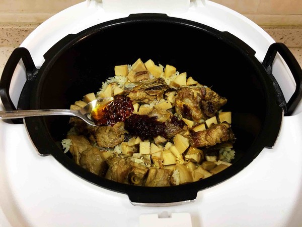 杏鮑菇排骨燜飯的做法-家常味燜菜譜-易網健康養生網 杏鮑菇排骨燜飯的做法-家常味燜菜譜