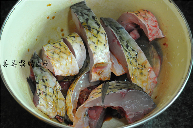 三汁燜魚的做法-香辣味燜菜譜-易網(wǎng)<a href=http://www.aoa7937.com/ target=_blank class=infotextkey>健康養(yǎng)生</a>網(wǎng) 三汁燜魚的做法-香辣味燜菜譜