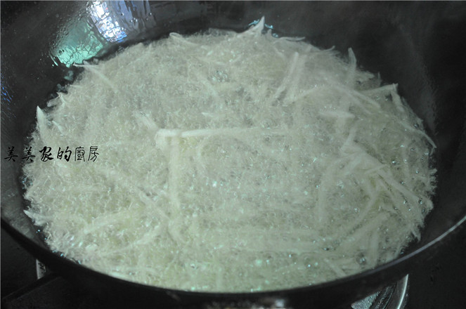 酥香香芋絲的做法-咸鮮味炸菜譜-易網健康養生網 酥香香芋絲的做法-咸鮮味炸菜譜