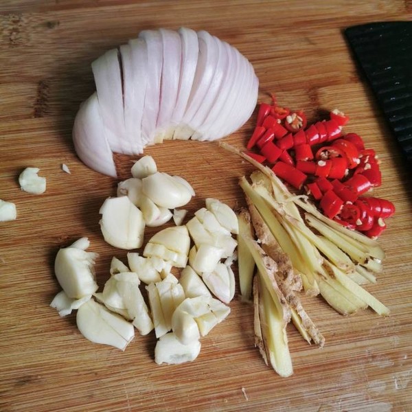 黑樂砂鍋爆炒豬肝的做法-咸鮮味炒菜譜-易網(wǎng)健康養(yǎng)生網(wǎng) 黑樂砂鍋爆炒豬肝的做法-咸鮮味炒菜譜