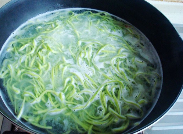 砂鍋面的做法-麻辣味煮菜譜-易網健康養生網 砂鍋面的做法-麻辣味煮菜譜