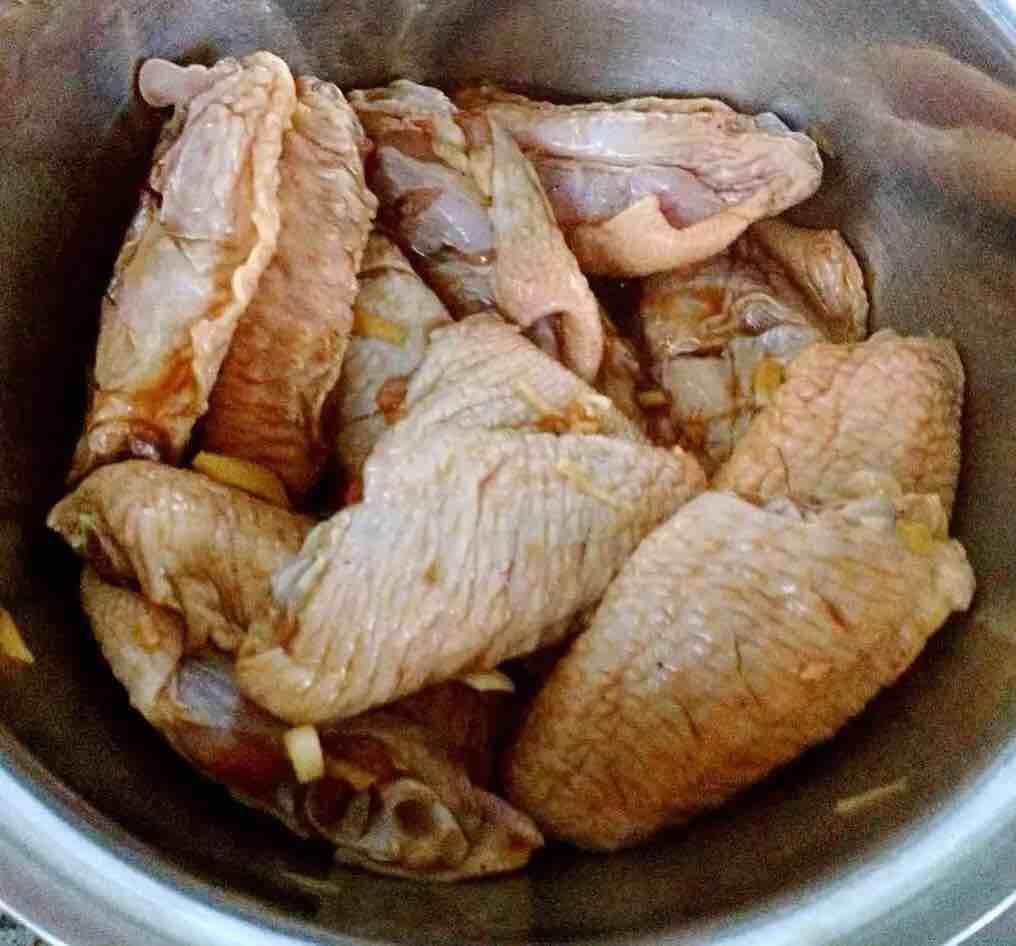 香酥炸雞翅的做法-家常味炸菜譜-易網健康養生網 香酥炸雞翅的做法-家常味炸菜譜