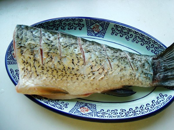 辣椒醬燒魚的做法-家常味燒菜譜-易網(wǎng)健康養(yǎng)生網(wǎng) 辣椒醬燒魚的做法-家常味燒菜譜