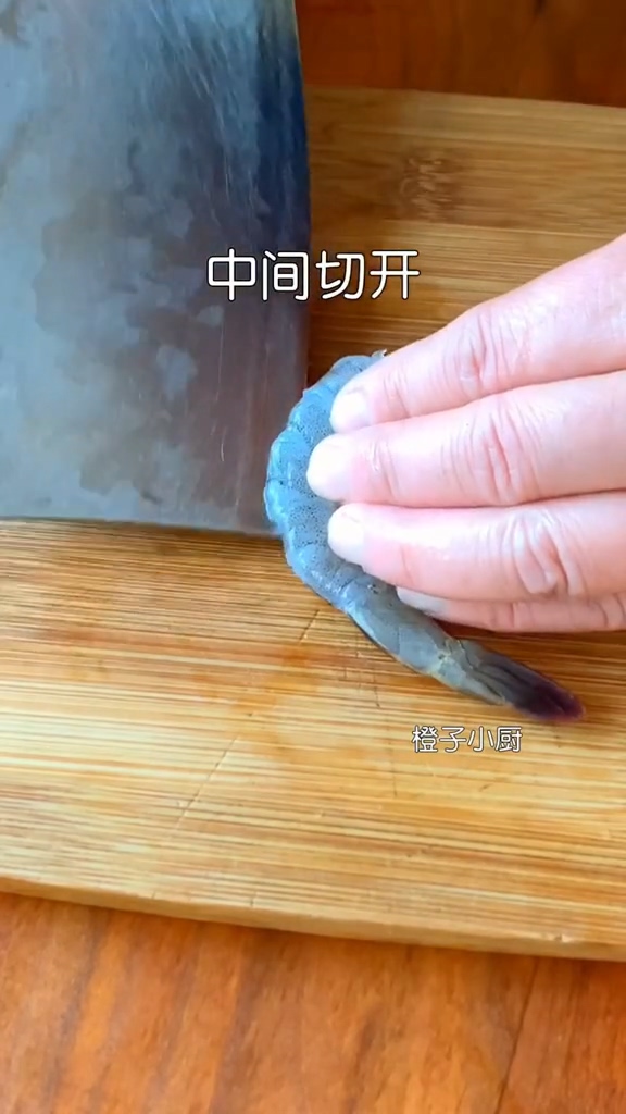 蒜蓉粉絲蒸蝦的做法-家常味蒸菜譜