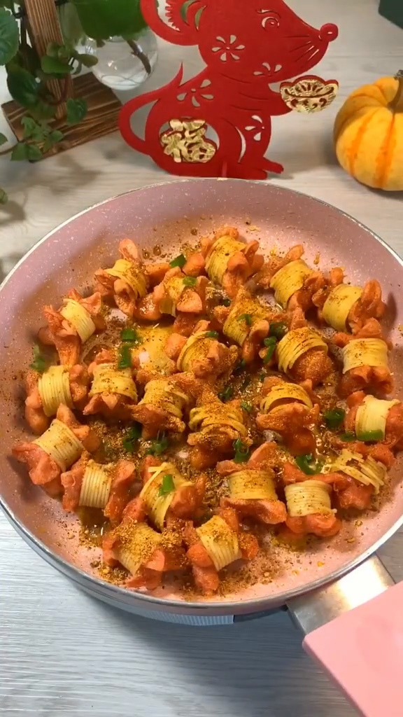 酥脆親親腸的做法-家常味炸菜譜
