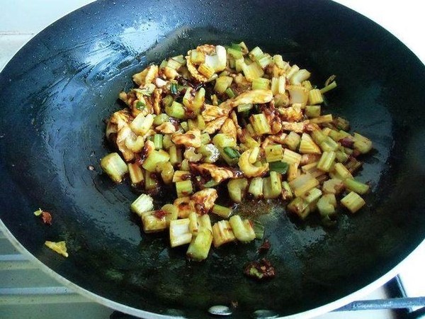 雞肉炒面的做法-家常味炒菜譜-易網健康養生網 雞肉炒面的做法-家常味炒菜譜