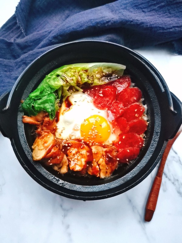 雞腿臘腸煲仔飯的做法-咸鮮味煮菜譜-易網(wǎng)健康養(yǎng)生網(wǎng) 雞腿臘腸煲仔飯的做法-咸鮮味煮菜譜