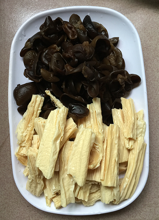 黑木耳炒腐竹的做法-香辣味炒菜譜-易網(wǎng)健康養(yǎng)生網(wǎng) 黑木耳炒腐竹的做法-香辣味炒菜譜