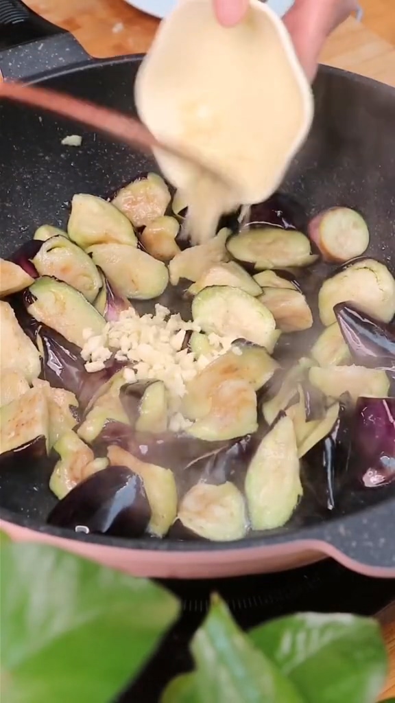 家常茄子的做法-家常味炒菜譜