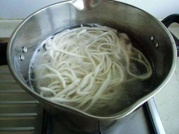 雞肉炒面的做法-家常味炒菜譜-易網健康養生網 雞肉炒面的做法-家常味炒菜譜