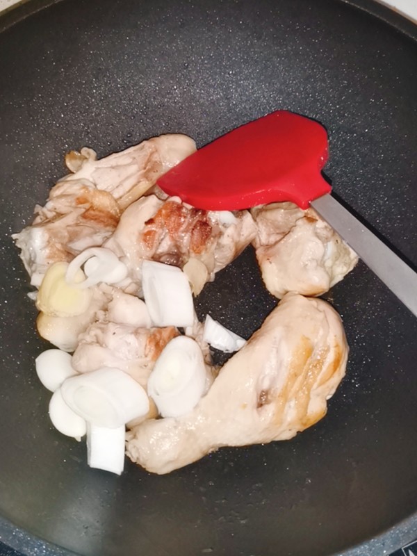雞腿臘腸煲仔飯的做法-咸鮮味煮菜譜