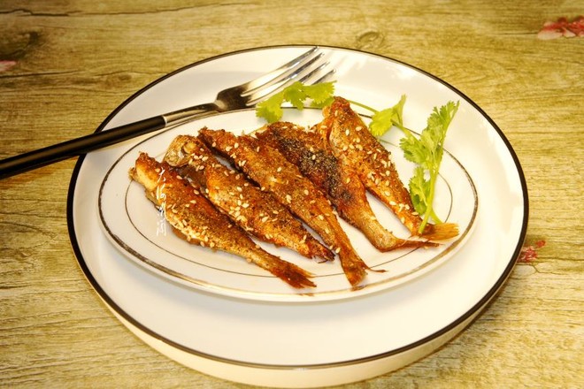 香煎小黃花魚(yú)的做法-香辣味煎菜譜-易網(wǎng)健康養(yǎng)生網(wǎng) 香煎小黃花魚(yú)的做法-香辣味煎菜譜