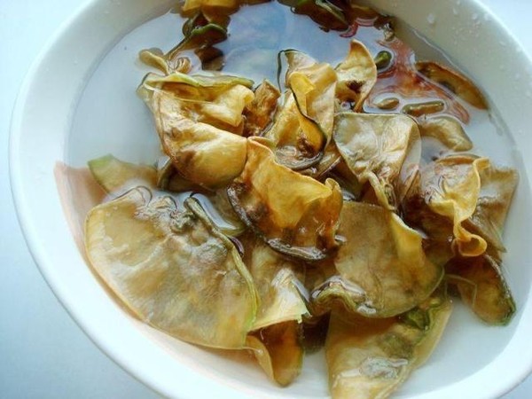 干扁豆紅燒肉的做法-家常味燒菜譜-易網(wǎng)<a href=http://www.aoa7937.com/ target=_blank class=infotextkey>健康養(yǎng)生</a>網(wǎng) 干扁豆紅燒肉的做法-家常味燒菜譜
