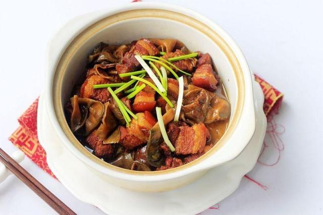 干扁豆紅燒肉的做法-家常味燒菜譜-易網(wǎng)健康養(yǎng)生網(wǎng) 干扁豆紅燒肉的做法-家常味燒菜譜