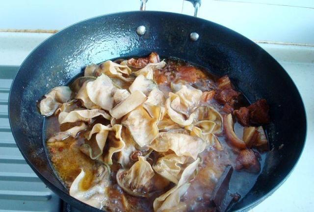 干扁豆紅燒肉的做法-家常味燒菜譜-易網(wǎng)健康養(yǎng)生網(wǎng) 干扁豆紅燒肉的做法-家常味燒菜譜