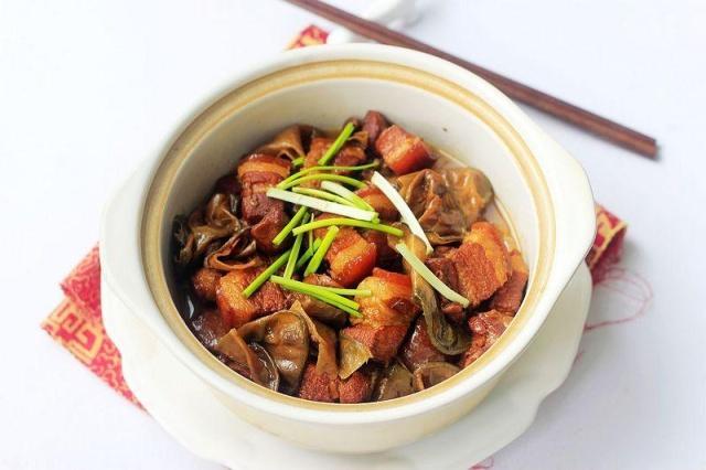 干扁豆紅燒肉的做法-家常味燒菜譜-易網(wǎng)健康養(yǎng)生網(wǎng) 干扁豆紅燒肉的做法-家常味燒菜譜